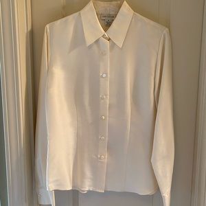 NWOT 💯% Silk Ann Taylor Cream Blouse Size 8